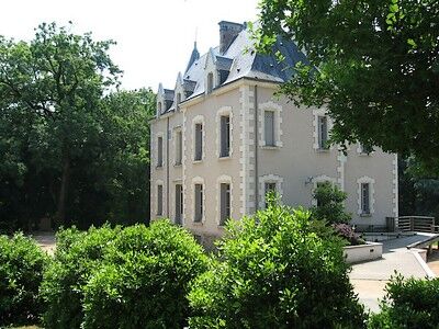 chateaudelaroche-facade-sit.JPG