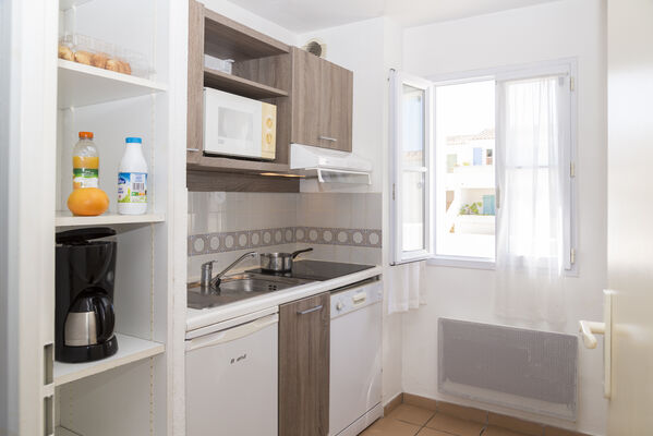 ilederé-hauts-de-cocraud-kitchenette.jpg