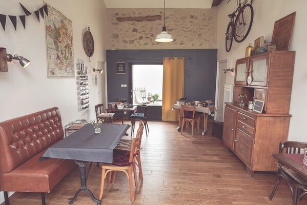 chambroutet-chambres-dhotes-la-belle-lurette-salle-petit-déjeuner.jpg