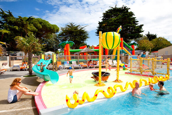 Camping-Les-Peupliers---pataugeoire.jpg