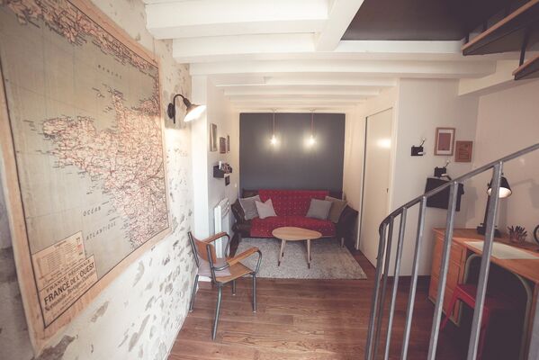 chambroutet-chambres-dhotes-la-belle-lurette-rouge-encre-canape.jpg