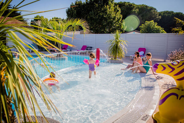 Varennes-jeux-enfants-piscine-iledere.jpg
