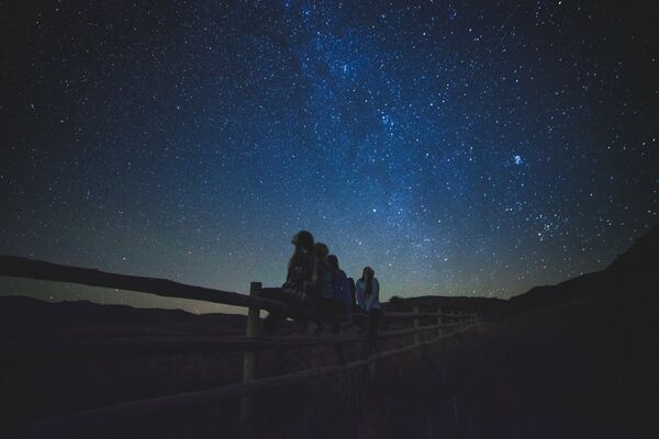 night_star_fence_night_sky_girl-120520.jpg!d.jpg