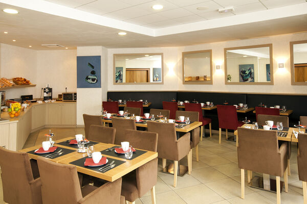 RH-Valenciennes_restaurant-table-buffet_rodolphe-franchi_HD.jpg