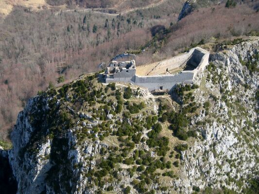 Château_de_Montségur_-_vue_aérienne.jpg