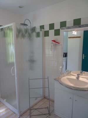 cerizay-chambre-dhotes-la-gondromiere-douche'.jpg