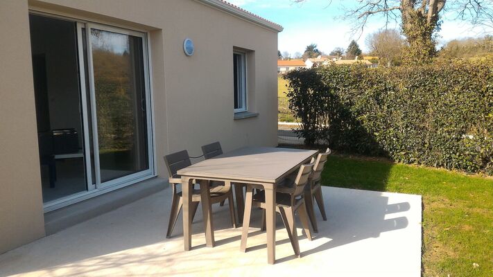 nueil-les-aubiers-gite-dors-y-scie-terrasse.jpg