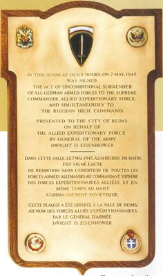 PLAQUE OFFERTE PAR LE GENERAL EISENHOWER.JPG