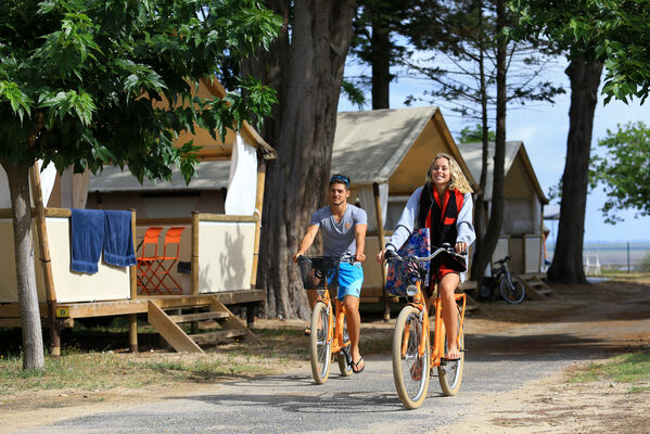 LodgeMaasai-LePlatinLaRedoute-RivedouxPlage.jpg