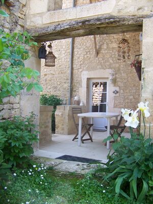 Terrasse et jardin clos.JPG