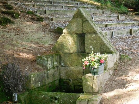 fontaine St Beheau - Priziac - crédit photo OTPRM (7).JPG