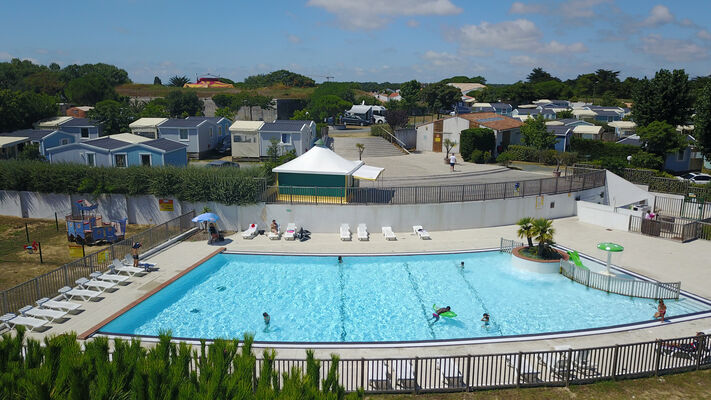 Piscine-Camping-LePlatinLaRedoute-RivedouxPlage (6).jpg