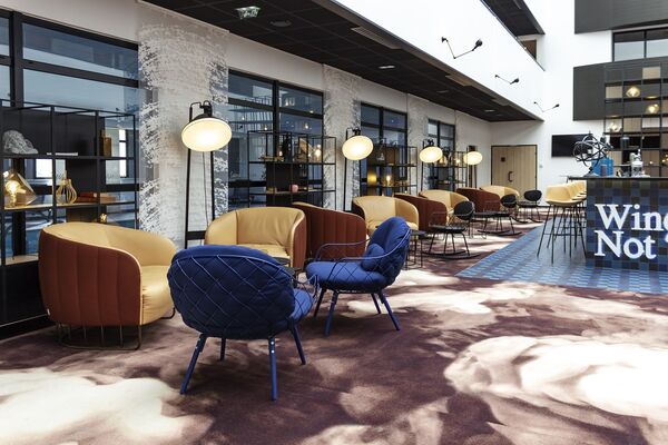 Hotel Mercure Salon.jpg