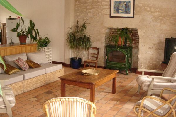 gite-la-sellerie-les-ecuries-du-chateau-nieul-sur-l-autise-85240- (5).JPG