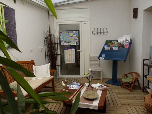 apparthotel-perledere-iledere-lacouarde-salon-3.JPG