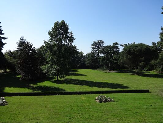 Loublande-chateau saint-georges-parc-sit.jpg