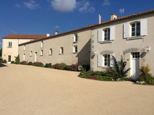 gite-la-sellerie-les-ecuries-du-chateau-nieul-sur-l-autise-85240- (10).JPG