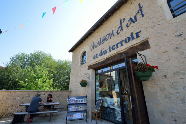 Maison d'art et du terroir - Queaux ©Momentum Productions Mickaël Planes (5).jpg