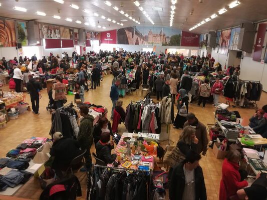 14.04.19 vide grenier au profit de la ligue.jpg