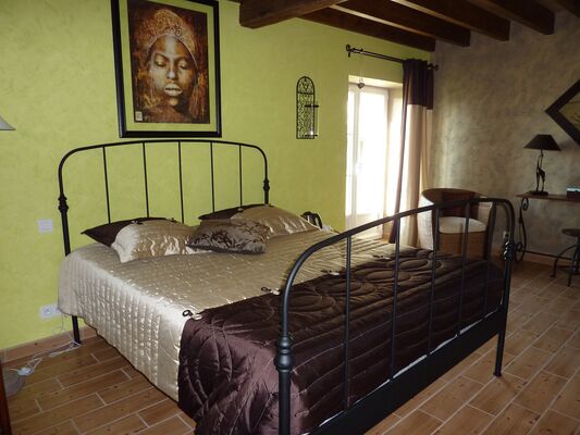 nueil-les-aubiers-chambres-dhotes-la-minaudiere-chambre-retout-dafrique.jpg
