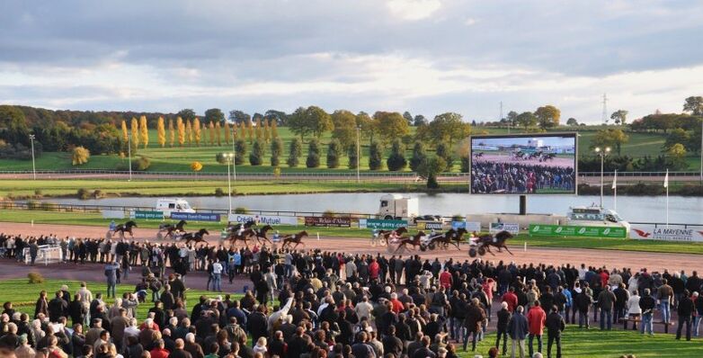 large_24593-hippodrome-laval1.jpg