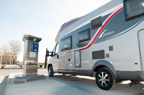 Aire Camping Car Beaucaire.jpg