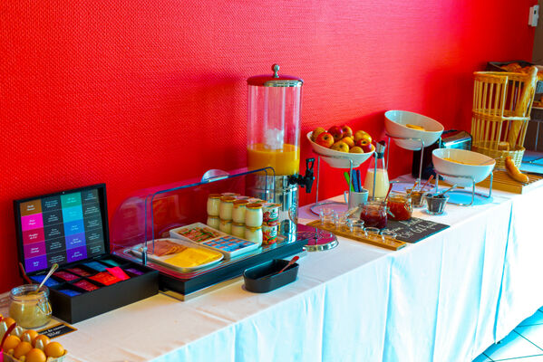 Buffet petit dejeuner_marinhotel_laval_resized.jpg