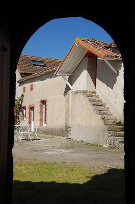 st aubin du plain-chez-grand-mere-facade-sit.jpg