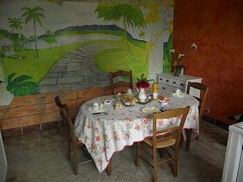 table petit dejeuner.JPG