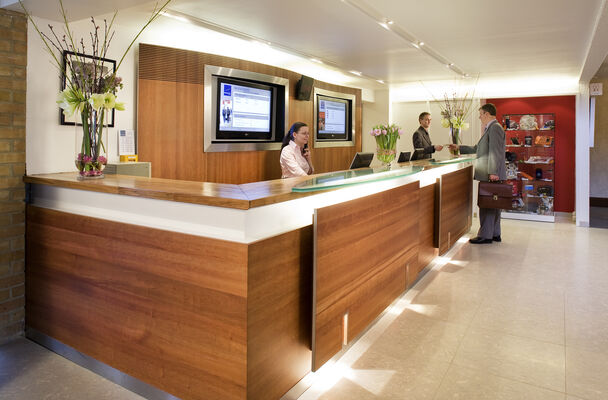 Valenciennes-Novotel-réception.jpg