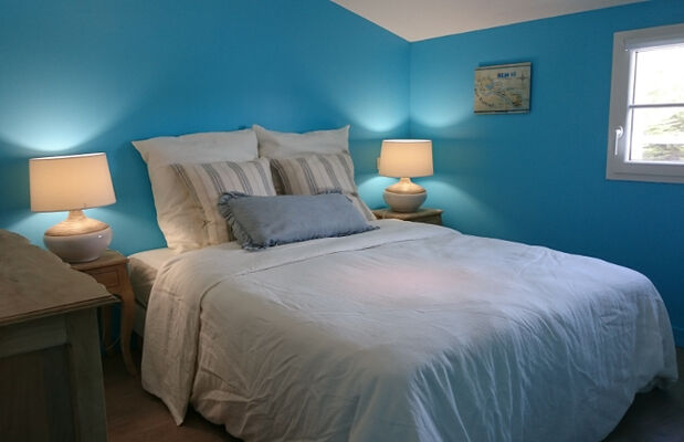 CHAMBRE BLEU CYAN.JPG