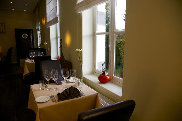 maxens-decotable-mons.jpg