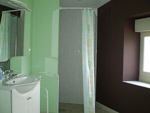 salle d'eau-petit.JPG