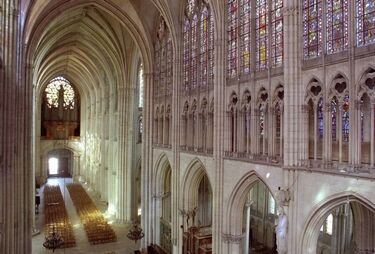cathédrale grande nef D le Nevé OT Troyes.jpg