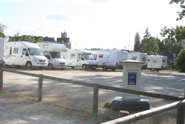 Aire Camping Car Changé.JPG