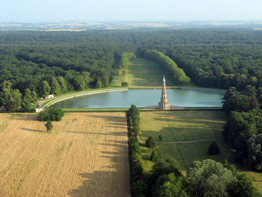 Vue aérienne de la Pagode de Chanteloup à Amboise