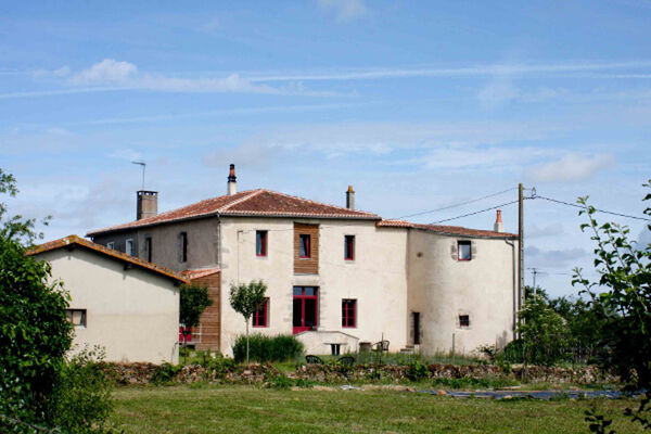 1.la tour d'Auzay maison façade est.jpg