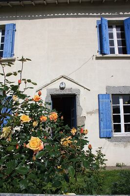 maison-noisette-entree-rosier-sit.jpg
