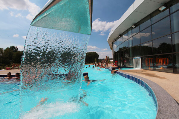 Bassin exterieur du Centre Aquatique Agl'eau à Blois