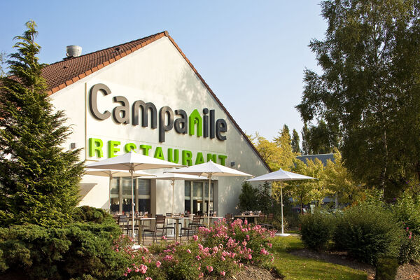 Valenciennes-Petite-Foret-Campanile terrasse 08 bd.jpg