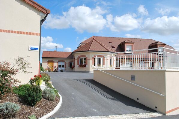 entrée hébergements 2.JPG