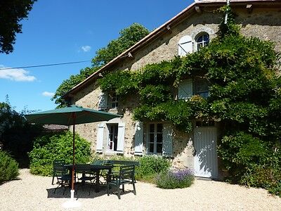 gîtedesglycines-terrasse.jpg