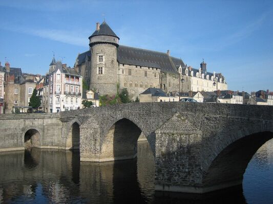 chateau+pont.JPG