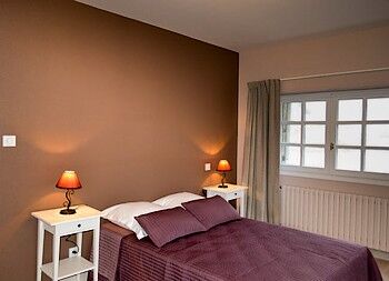 chambre-rdc2-mc-internet.jpg