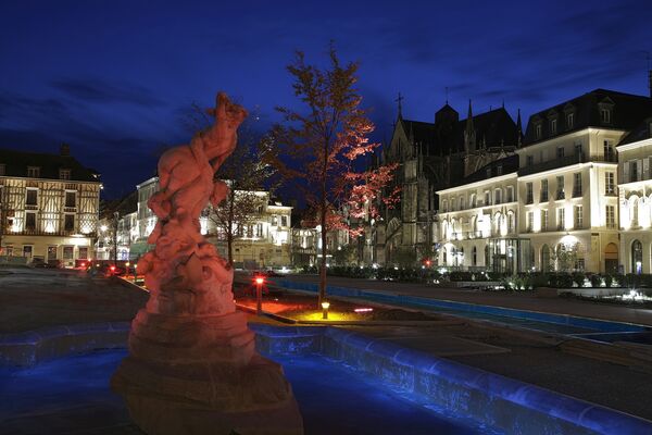 Place Libération D le Nevé OT Troyes.jpg