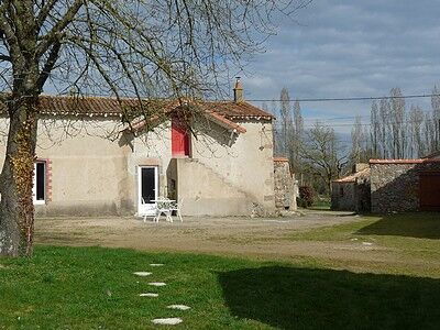 chez grand-mère-façade-internet.jpg