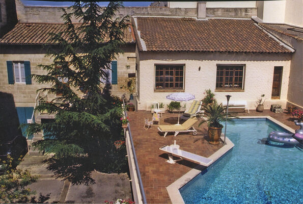 darde-monique-beaucaire-hébergement.jpg