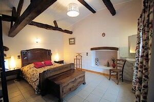 06.Le Jardin de Prunelle - chambre PMR-petit.jpg