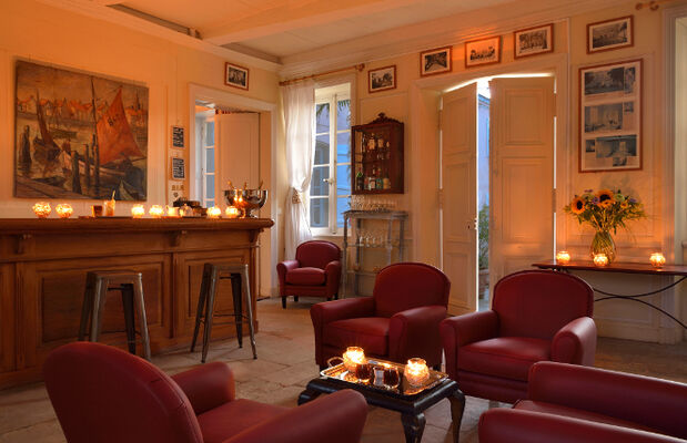 BAR_PL04749_HD.jpg