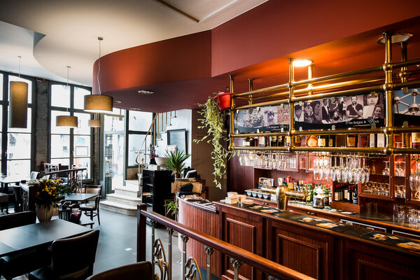 CesBelgesEtVous-bar-santarelli.jpg